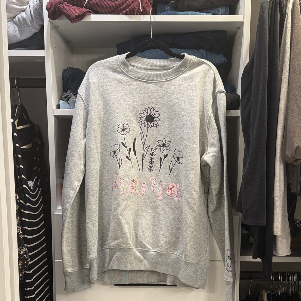 Goodfellow & Co Light Gray Floral Graphic Sweatshirt